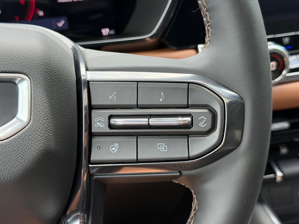 GMC Canyon Vehicle Image 12