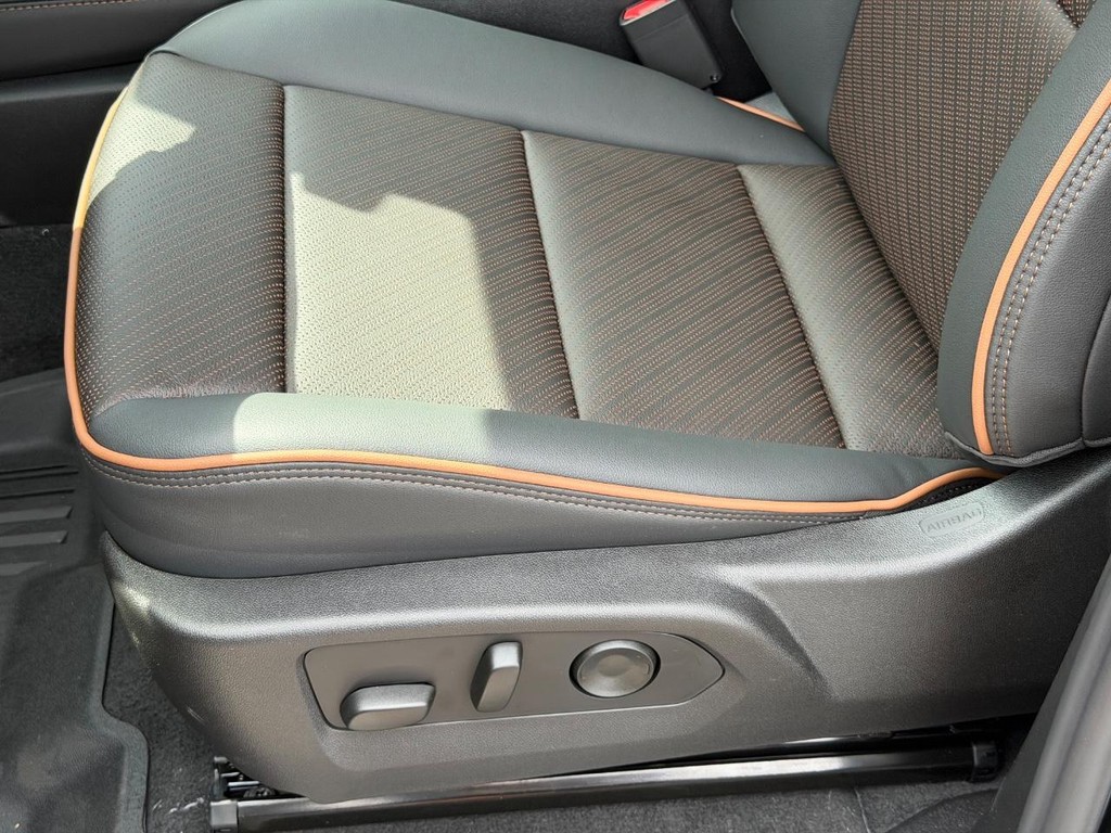 GMC Canyon Vehicle Image 14