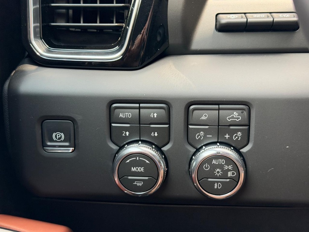 GMC Sierra 1500 Vehicle Image 11