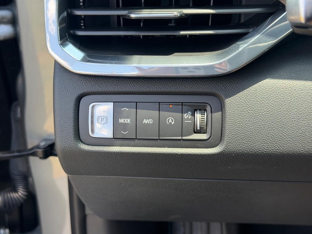 GMC Acadia Vehicle Image 10