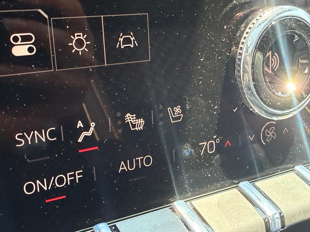 GMC Acadia Vehicle Image 14