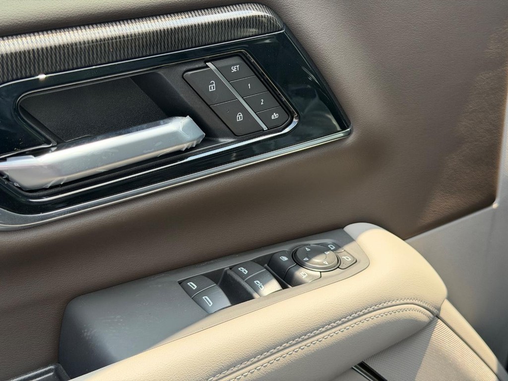 GMC Yukon XL Vehicle Image 09