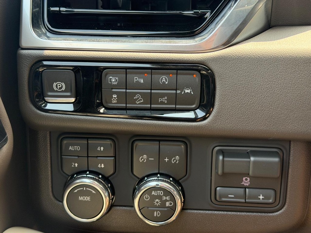 GMC Yukon XL Vehicle Image 10