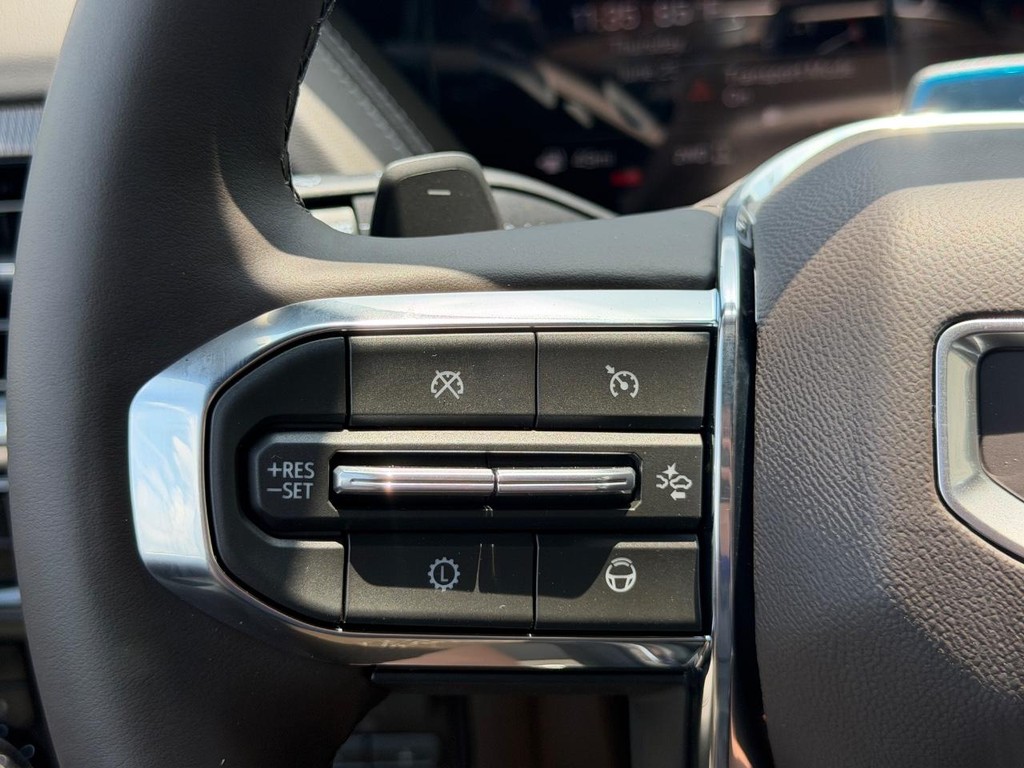 GMC Yukon XL Vehicle Image 11