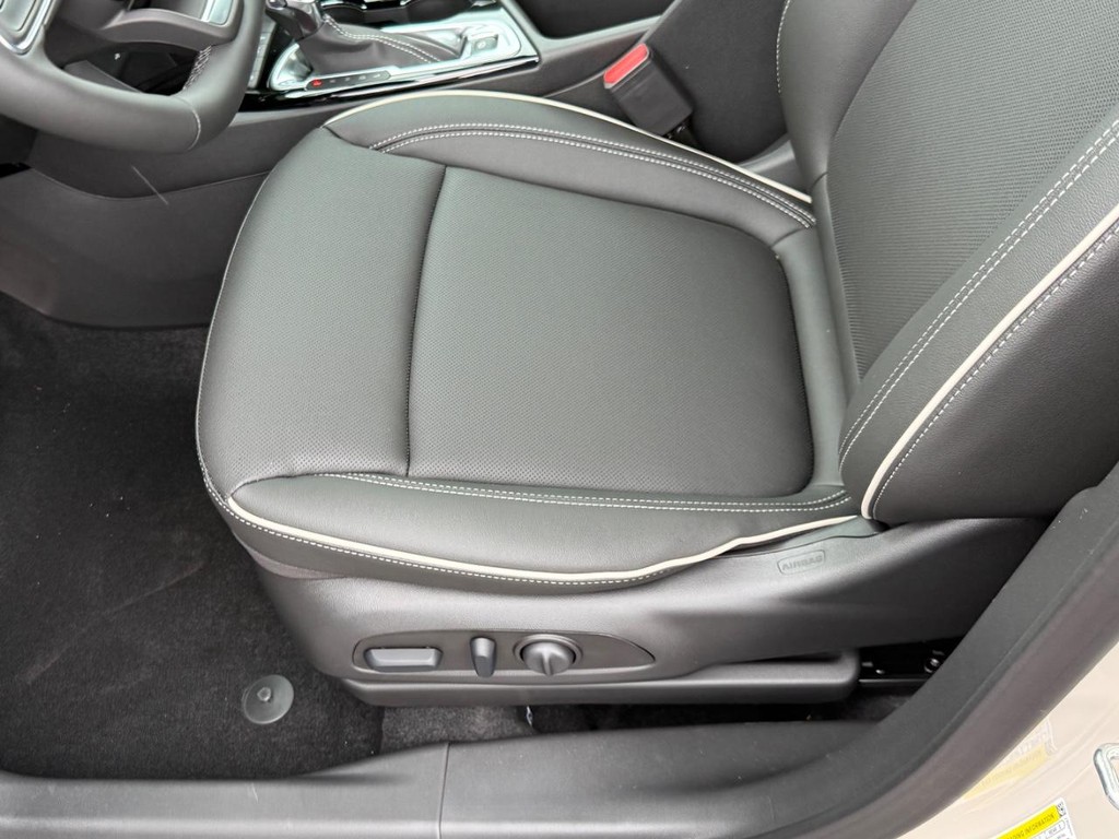 Buick Encore GX Vehicle Image 11