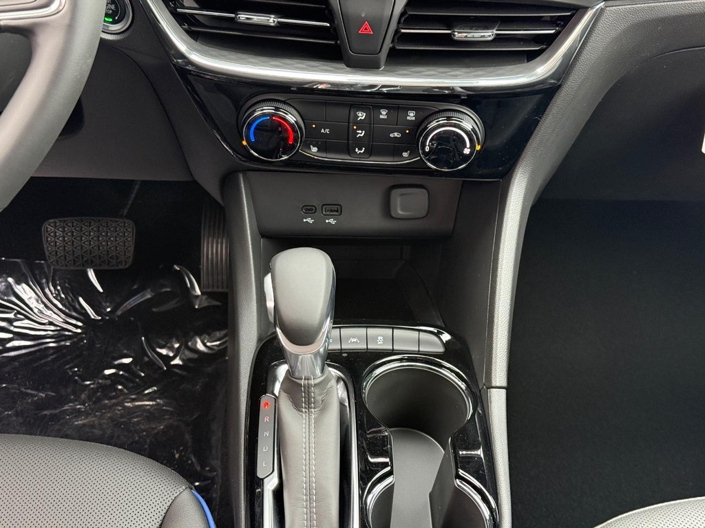 Buick Encore GX Vehicle Image 09