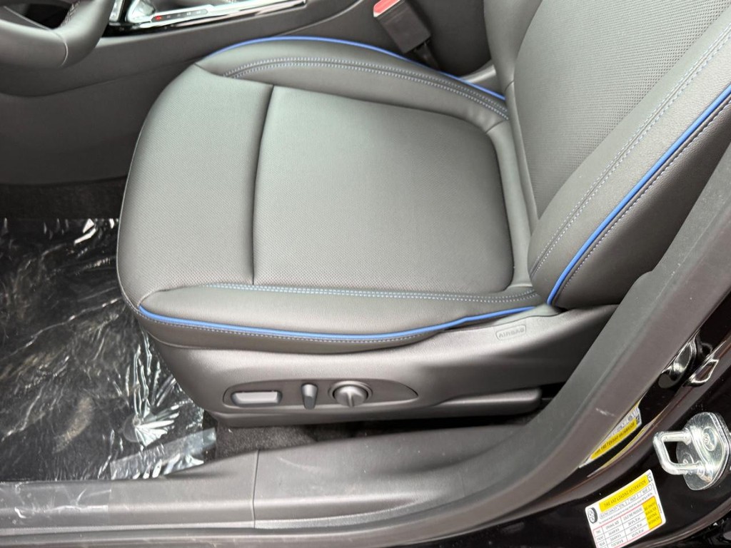 Buick Encore GX Vehicle Image 11