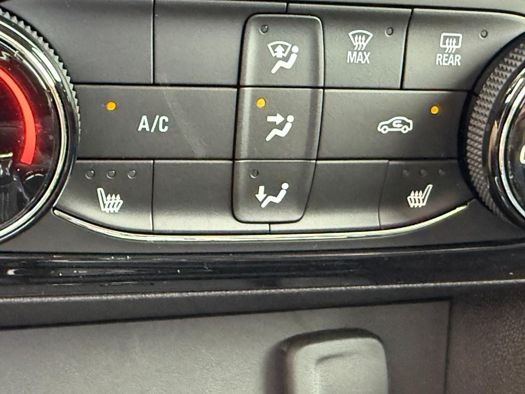 Buick Encore GX Vehicle Image 16