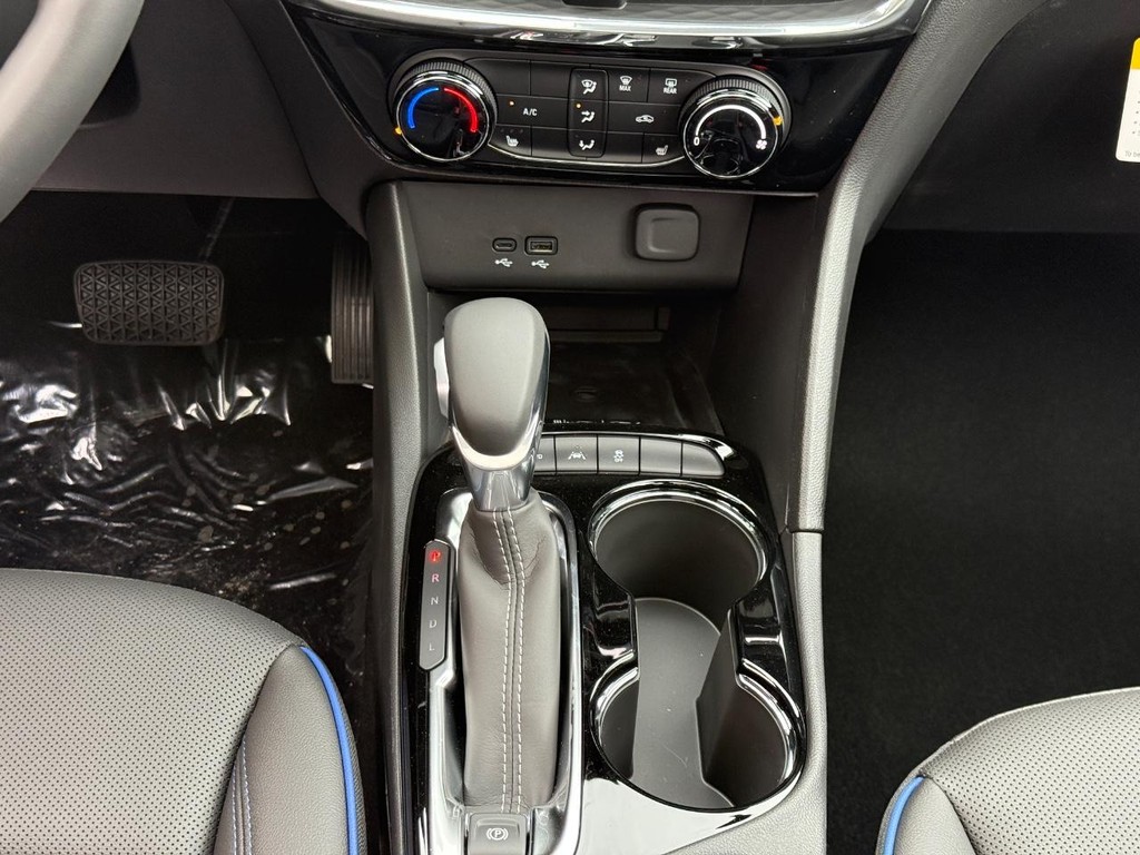 Buick Encore GX Vehicle Image 09