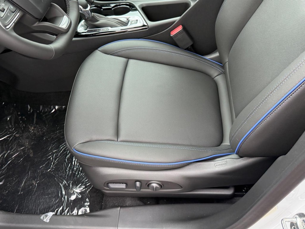 Buick Encore GX Vehicle Image 11