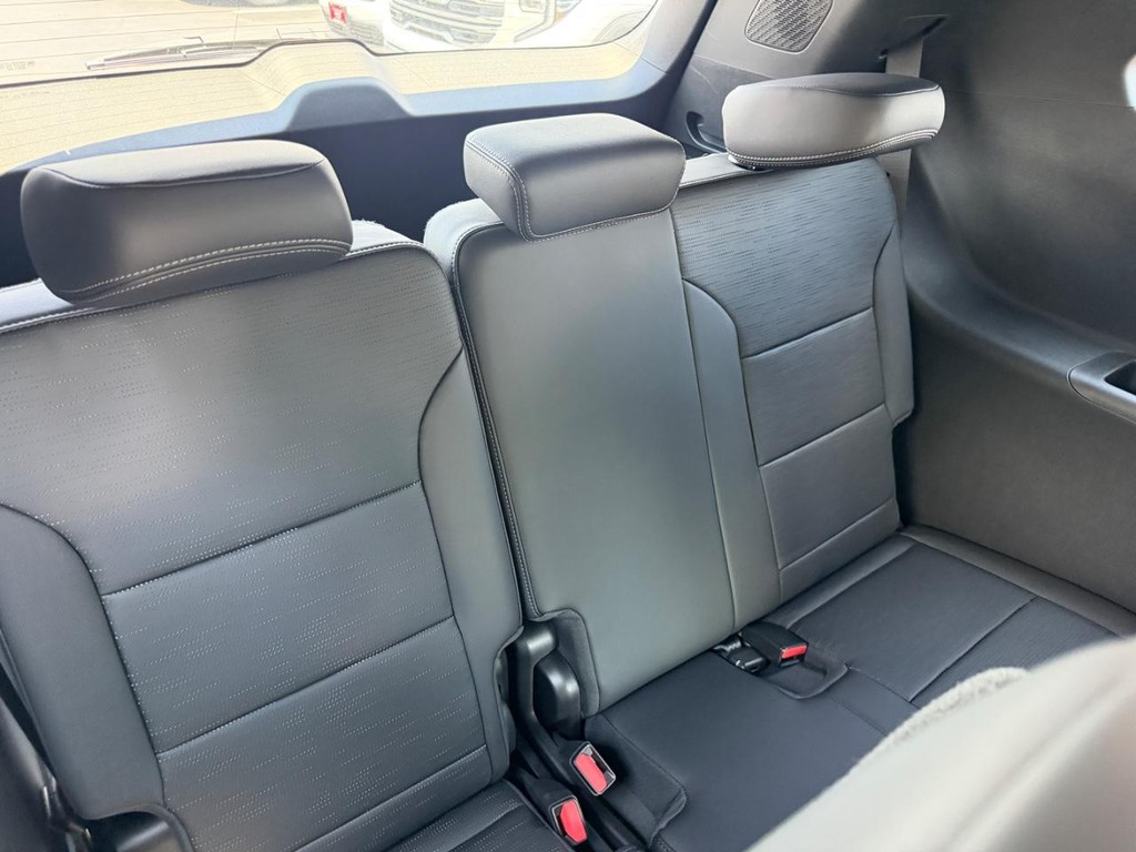 Buick Enclave Vehicle Image 05
