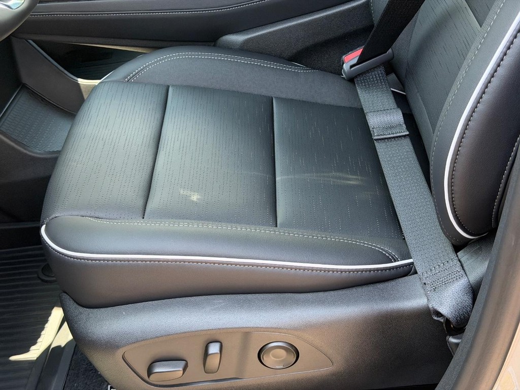 Buick Enclave Vehicle Image 15