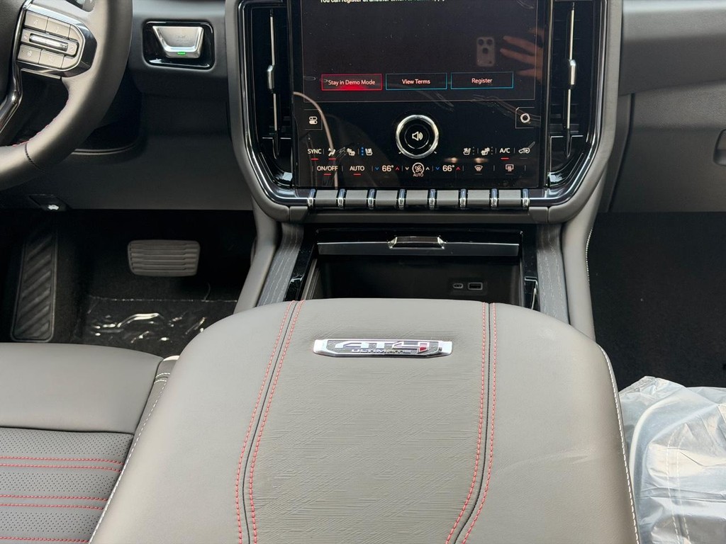 GMC Yukon Vehicle Image 09
