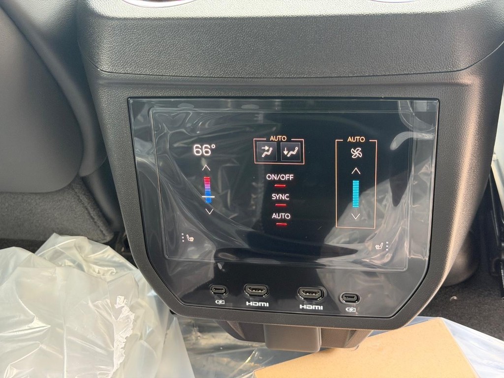 GMC Yukon Vehicle Image 10