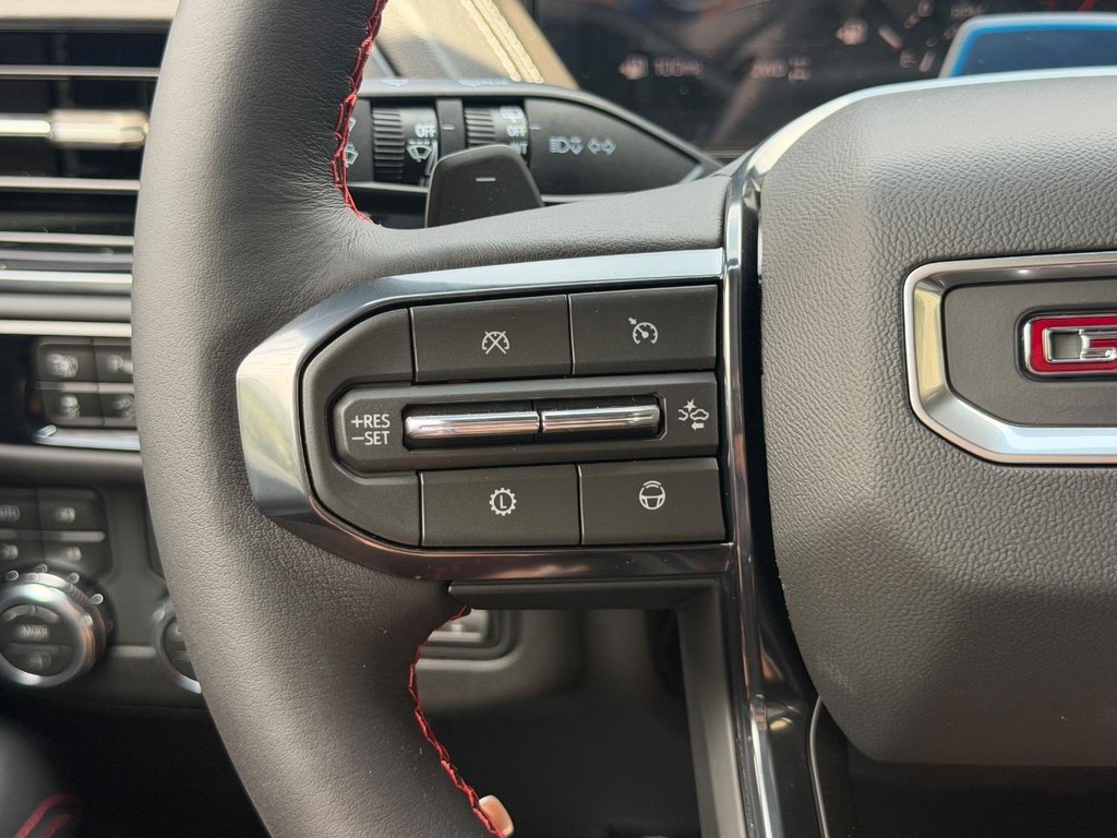 GMC Yukon Vehicle Image 13