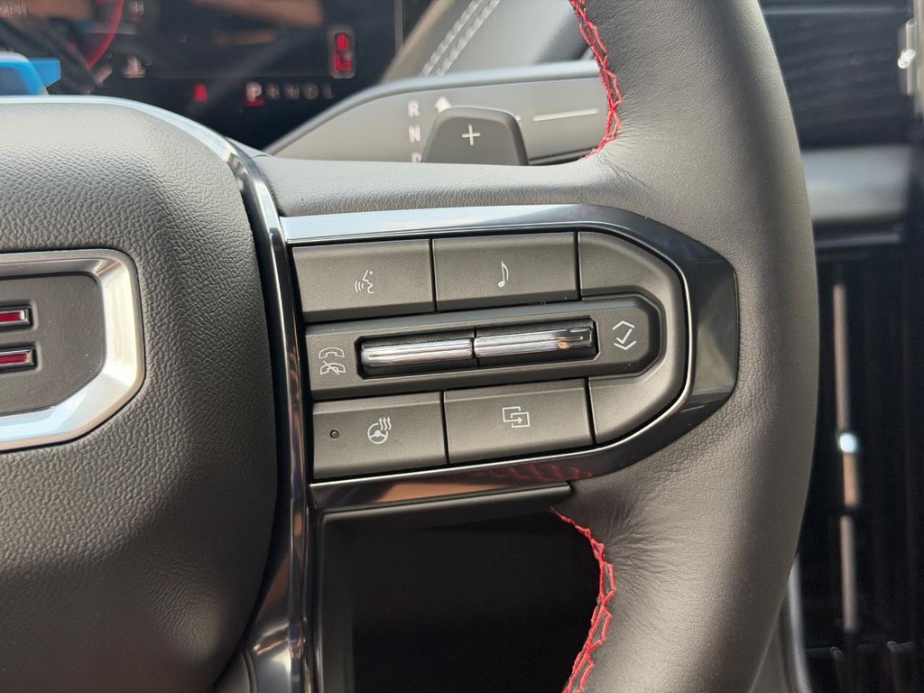 GMC Yukon Vehicle Image 14