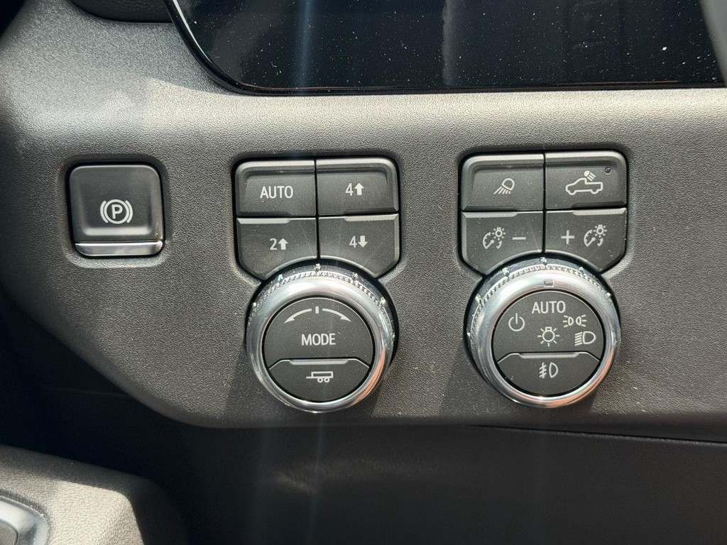 GMC Sierra 1500 Vehicle Image 11