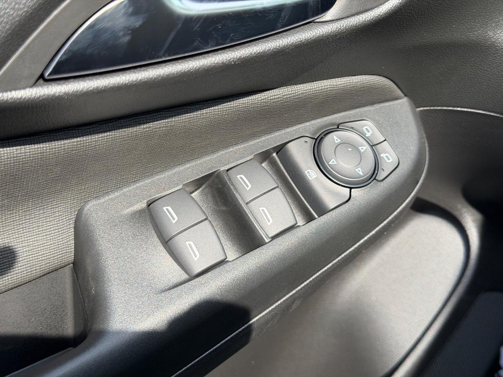 Buick Envista Vehicle Image 09