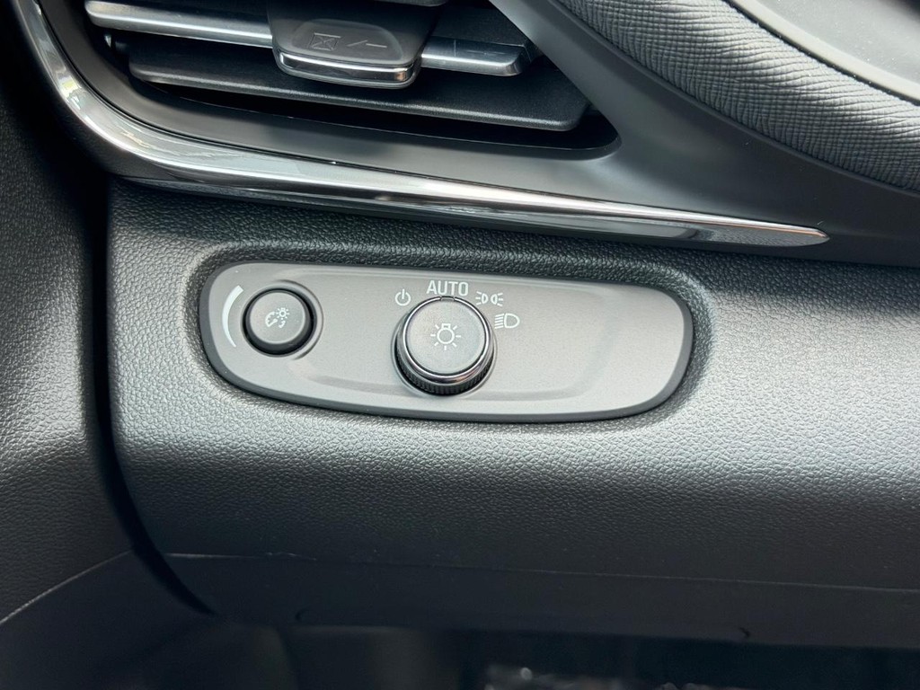 Buick Envista Vehicle Image 10