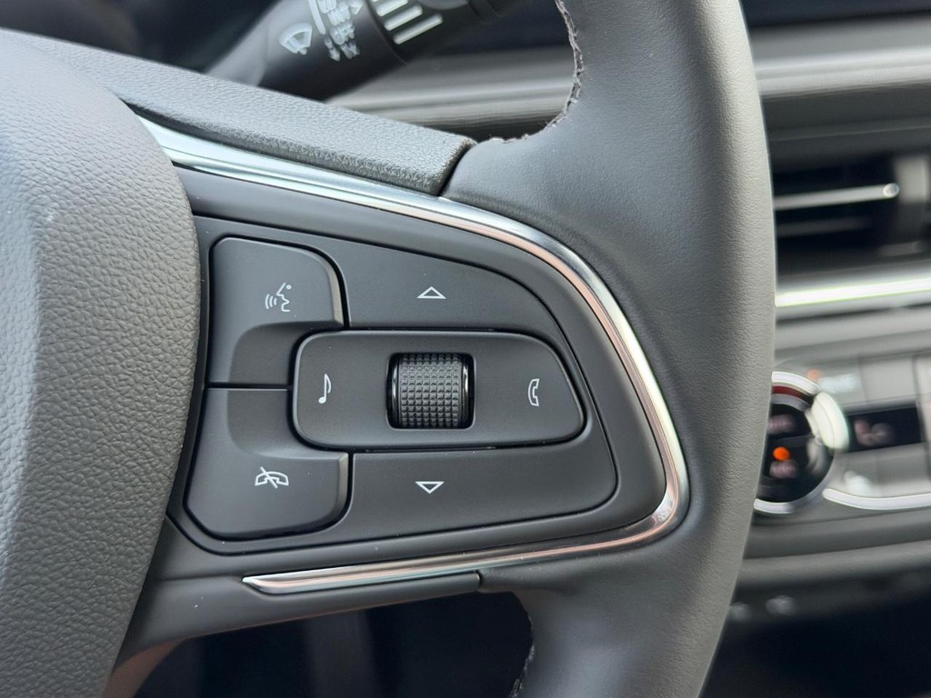 Buick Envista Vehicle Image 12