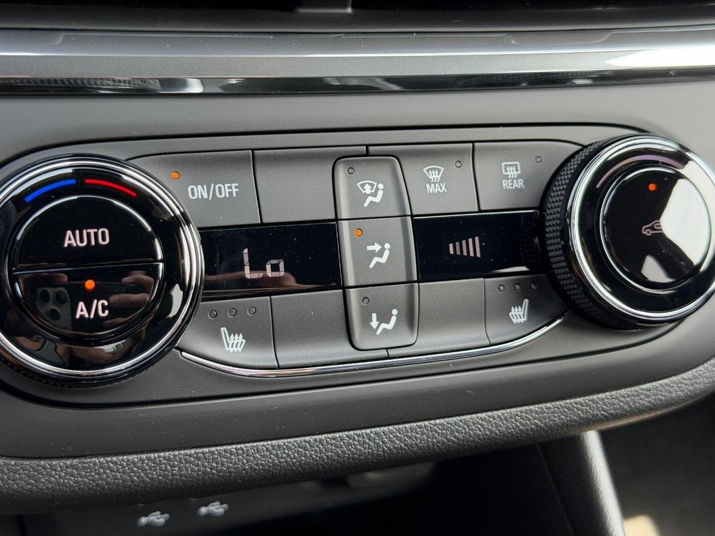 Buick Envista Vehicle Image 14