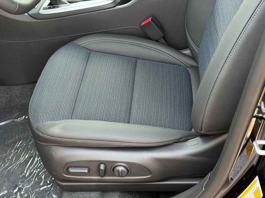 Buick Envista Vehicle Image 15