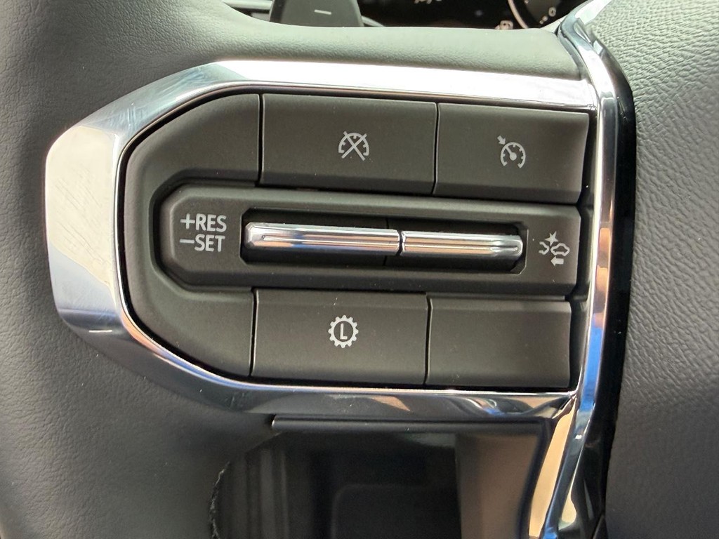 GMC Acadia Vehicle Image 13