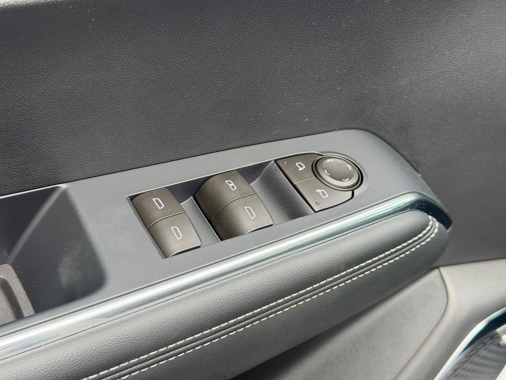 GMC Acadia Vehicle Image 10