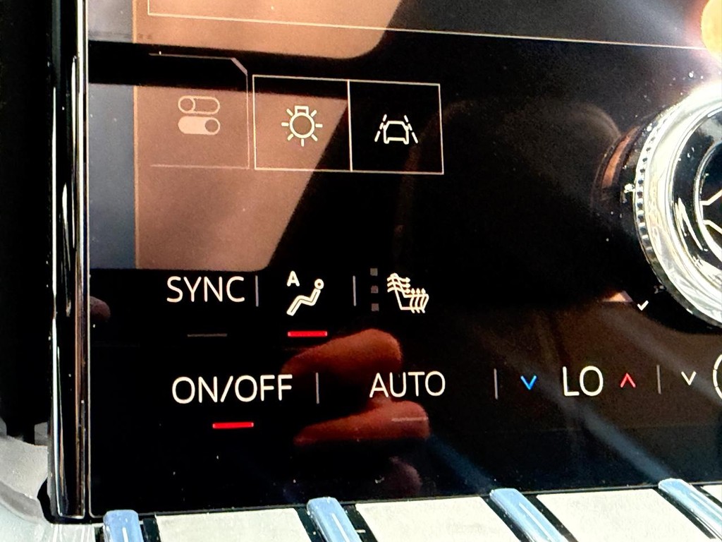 GMC Acadia Vehicle Image 15