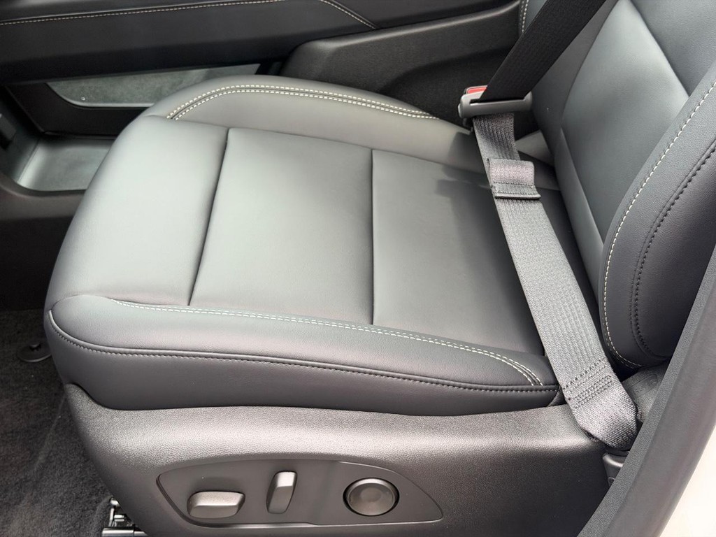 GMC Acadia Vehicle Image 16