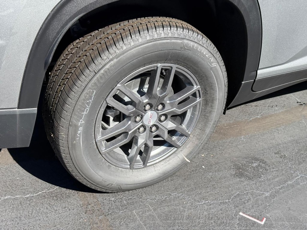 GMC Acadia Vehicle Image 04