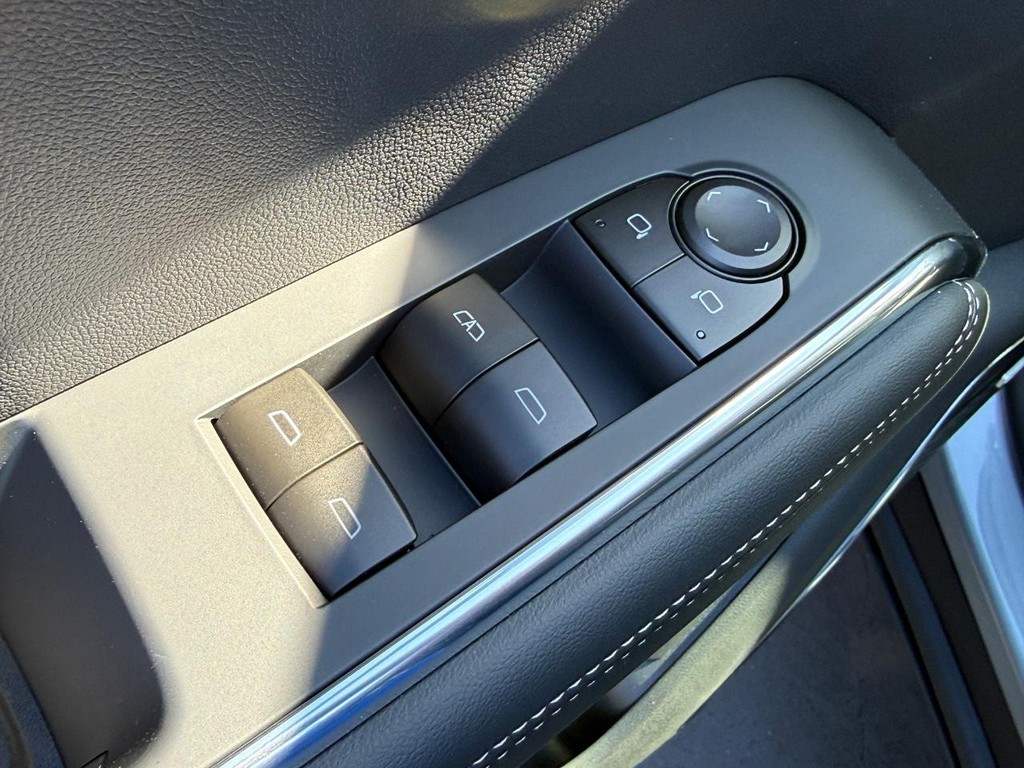 GMC Acadia Vehicle Image 10