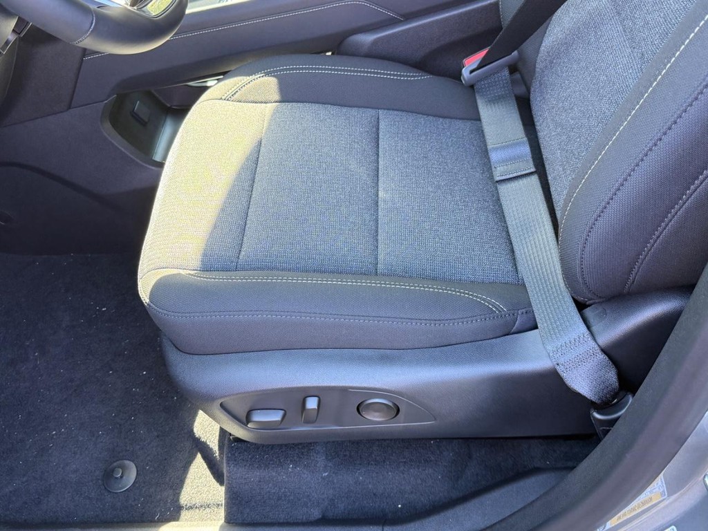 GMC Acadia Vehicle Image 11