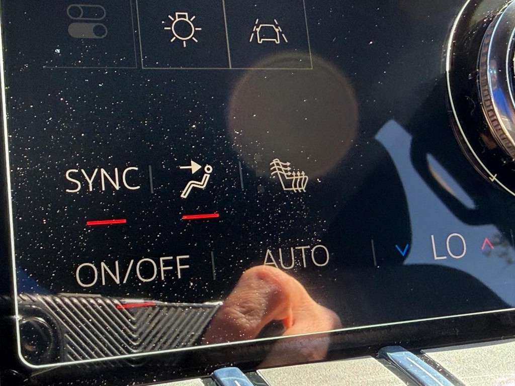 GMC Acadia Vehicle Image 16
