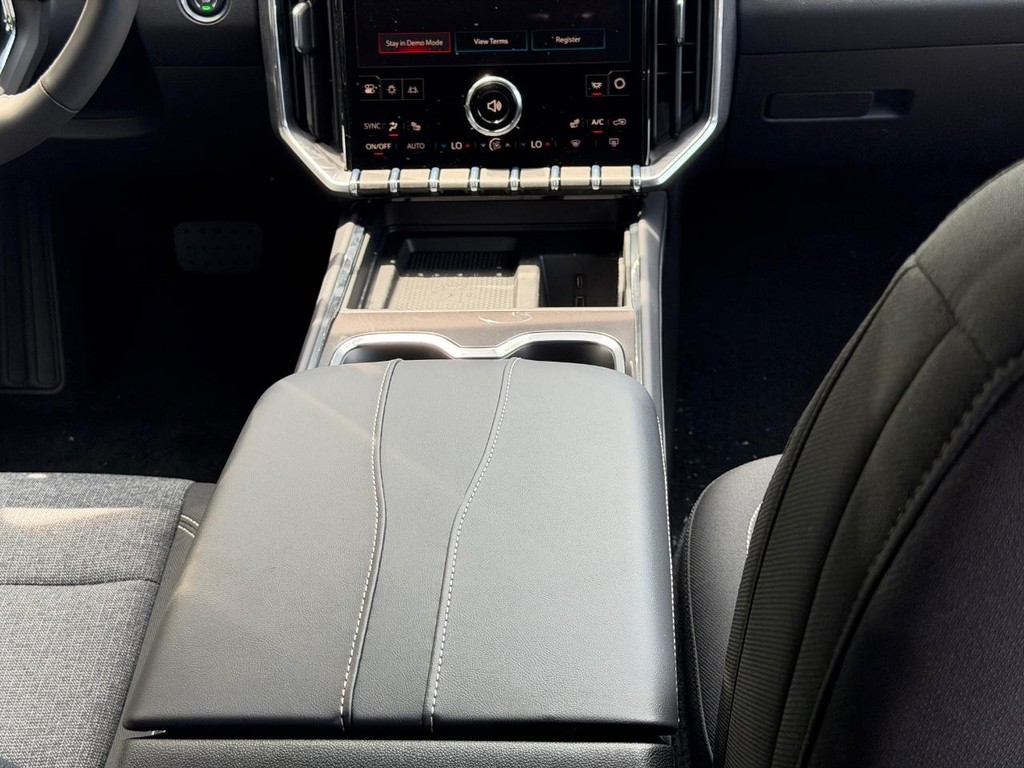 GMC Acadia Vehicle Image 09