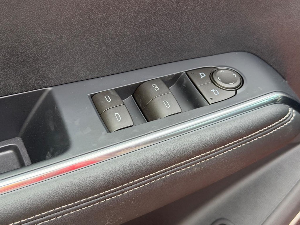 GMC Acadia Vehicle Image 10