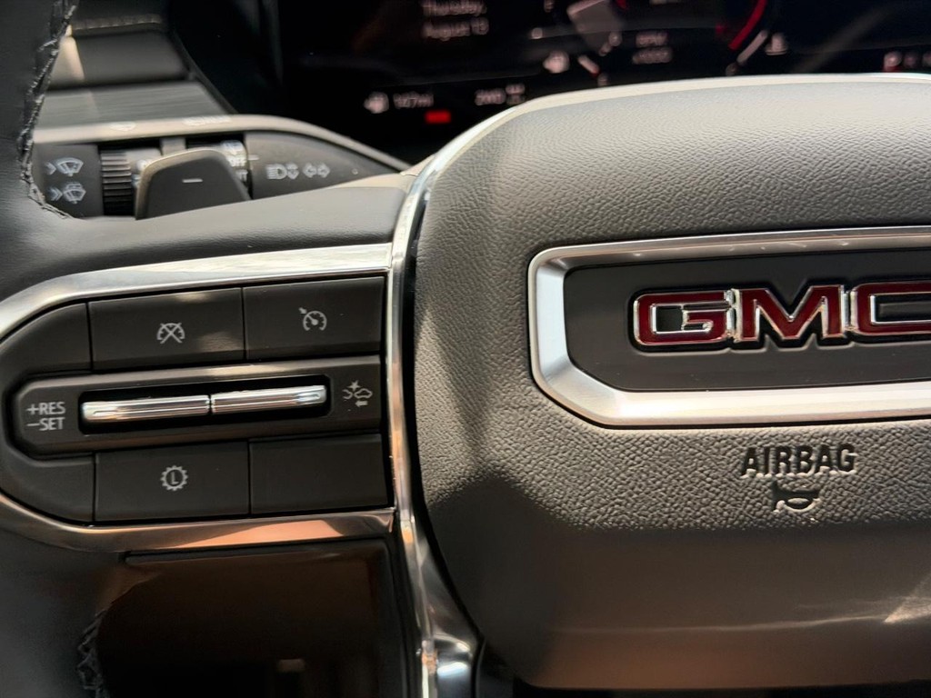 GMC Acadia Vehicle Image 12