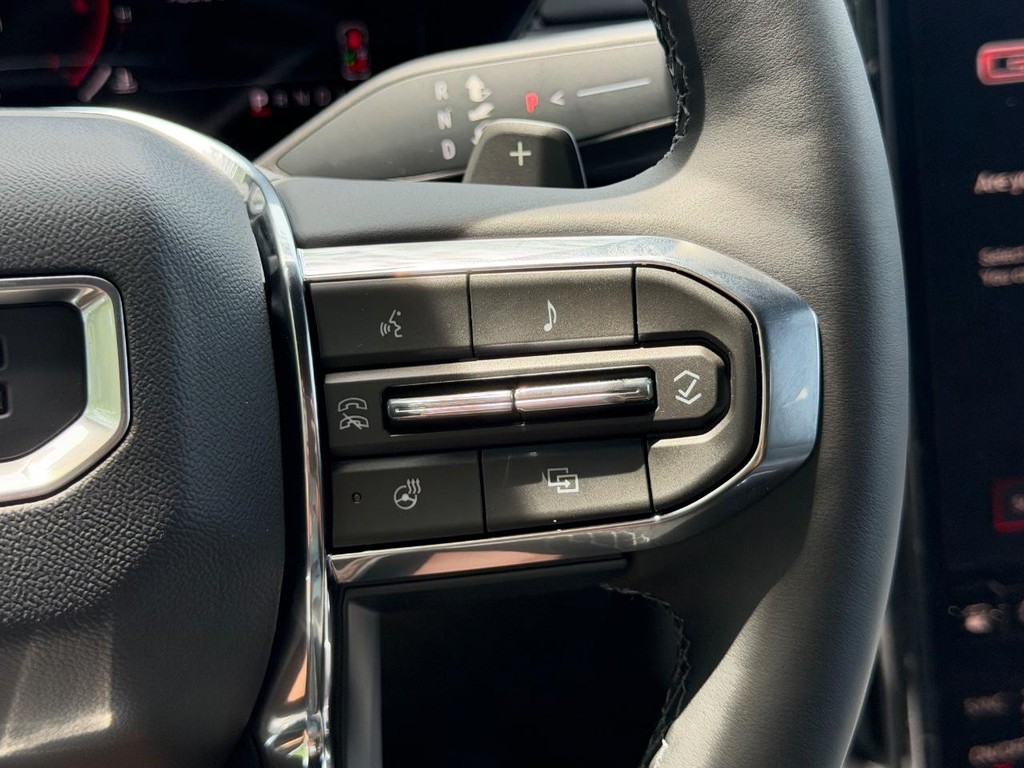 GMC Acadia Vehicle Image 13