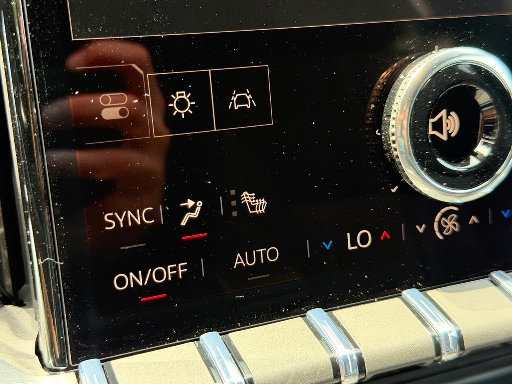 GMC Acadia Vehicle Image 15