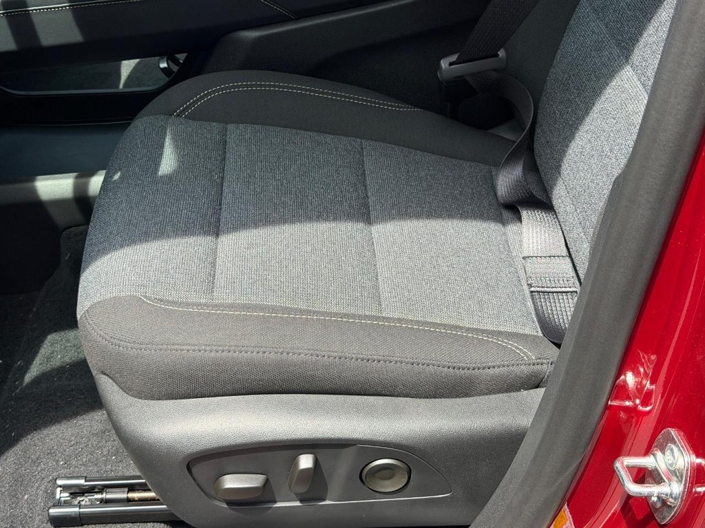 GMC Acadia Vehicle Image 16