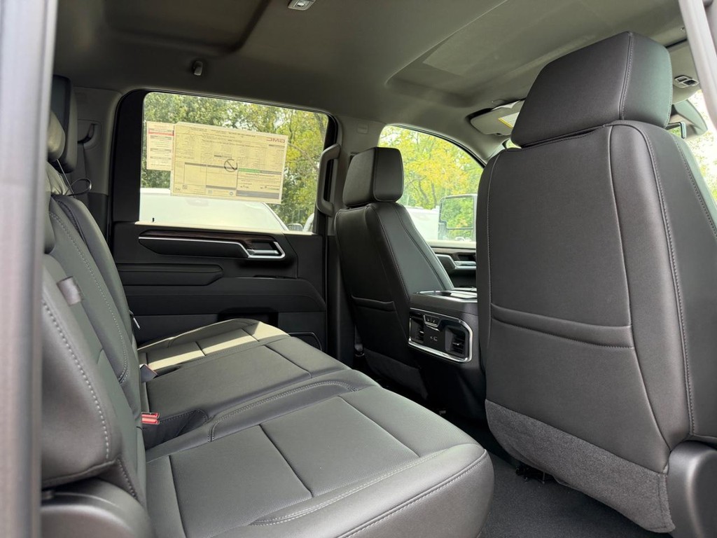 GMC Sierra 2500HD Vehicle Image 04