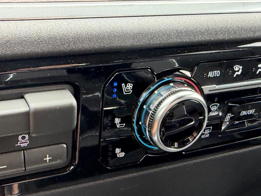 GMC Sierra 2500HD Vehicle Image 14