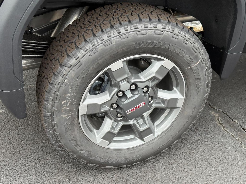 GMC Sierra 2500HD Vehicle Image 04