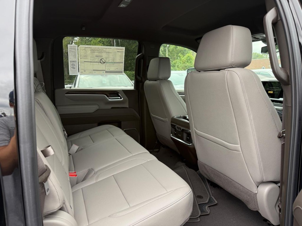 GMC Sierra 2500HD Vehicle Image 05
