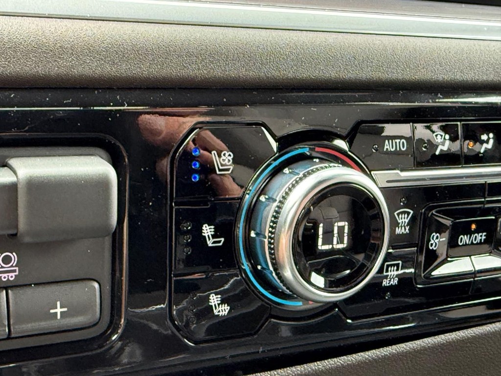GMC Sierra 2500HD Vehicle Image 17