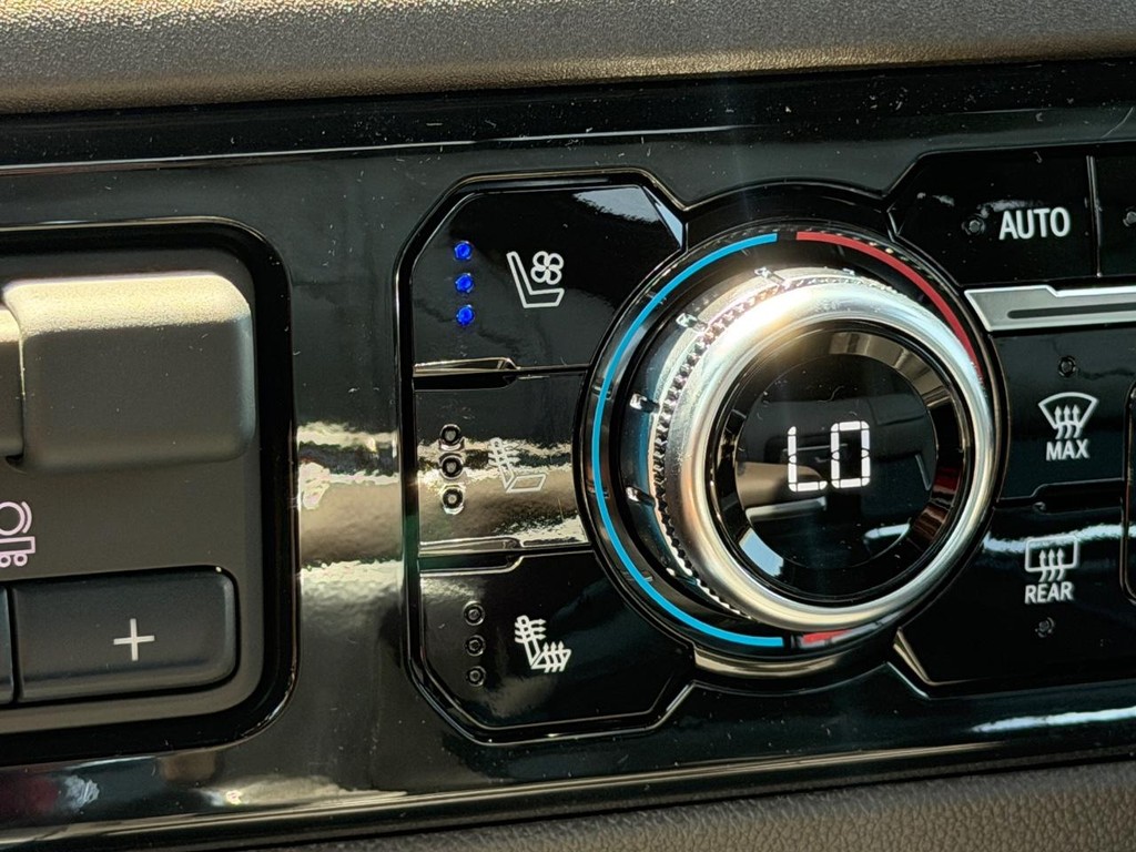 GMC Sierra 1500 Vehicle Image 14