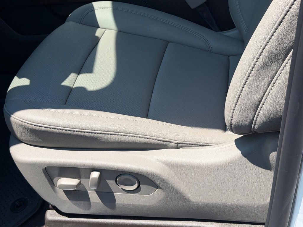 GMC Sierra 1500 Vehicle Image 15