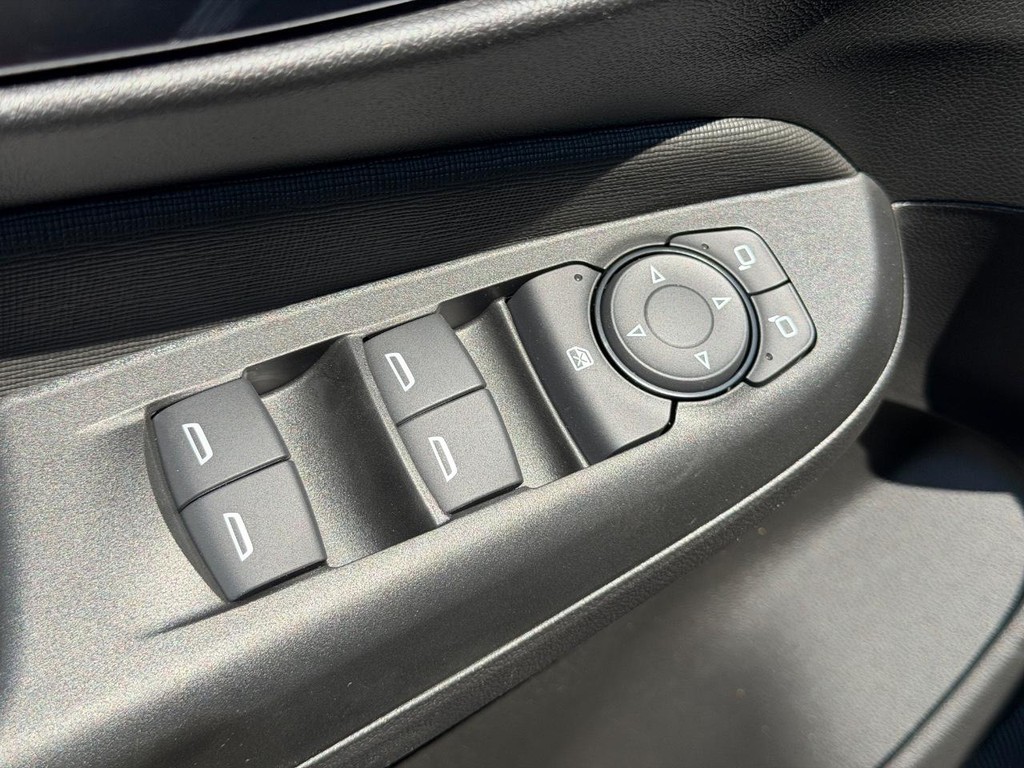 Buick Envista Vehicle Image 09