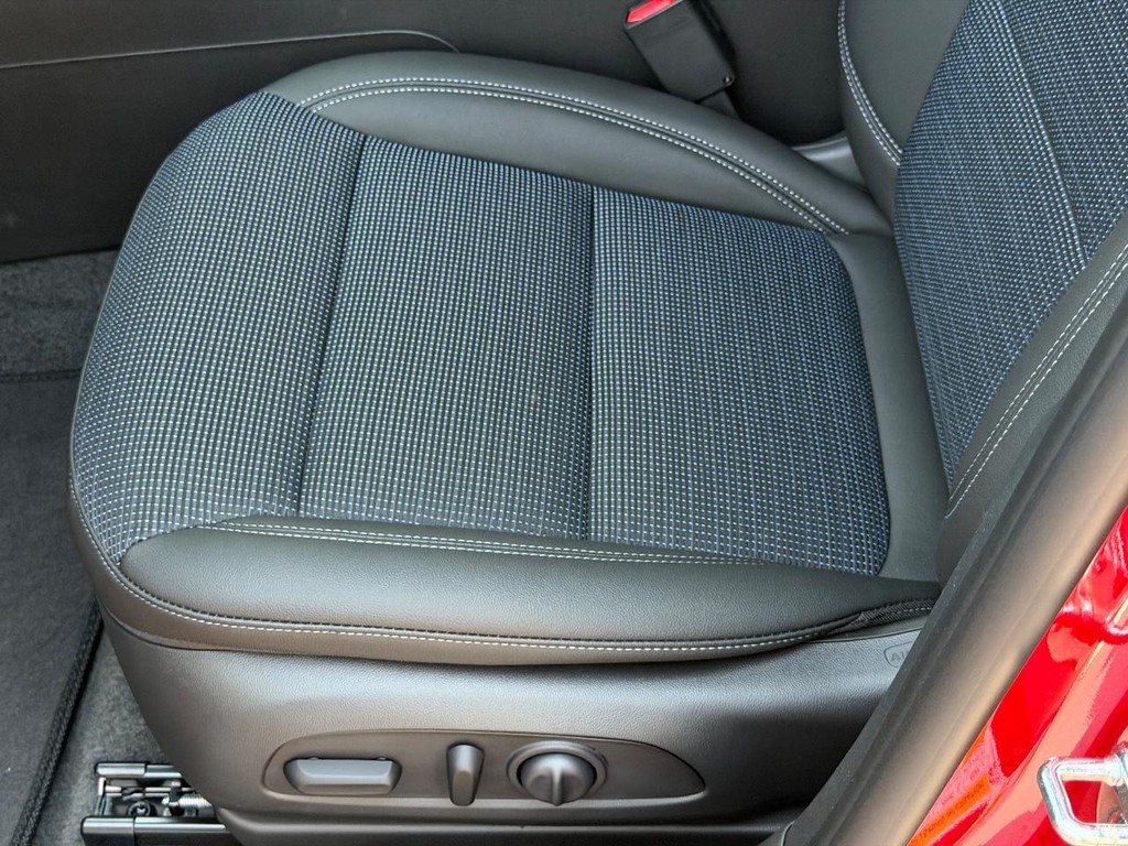 Buick Envista Vehicle Image 15
