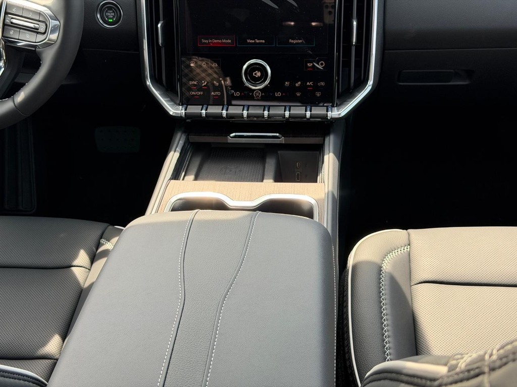 GMC Acadia Vehicle Image 09